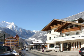  Hotel Garni Glück Auf  Майрхофен